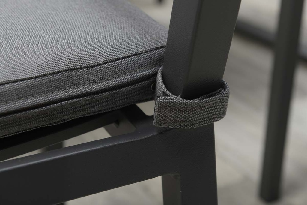 ZETEL/STOEL, San Francisco, diningstoel, 56.5 x 55 x 81 cm, carbon black, zwart alu frame, incl. kussen: lichtgrijs