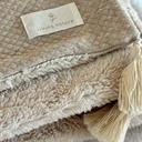 Living Nature | Nieuw Deken Dora losange camel/poile 80x100 met flosh