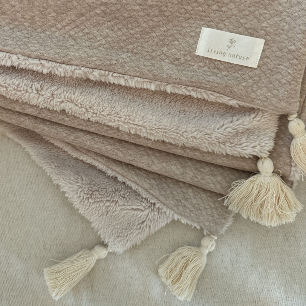 Living Nature | Nieuw Deken Dora losange camel/poile 80x100 met flosh