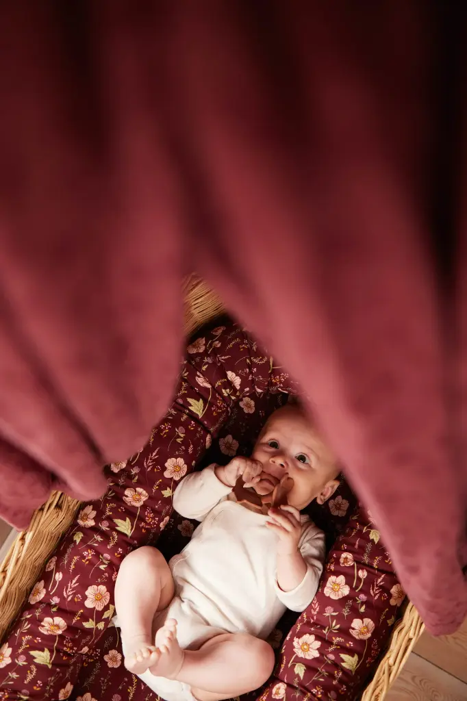 BB&Co | Bijtspeeltje Van Natuurlijk Rubber Bloemenarmband