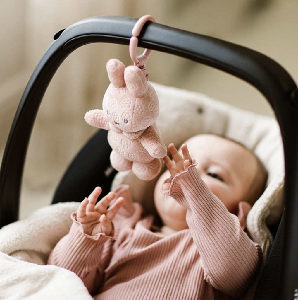 Nijntje | Maxi-Cosi Hanger Miffy Pink Flower Vibrating Figure Roze 