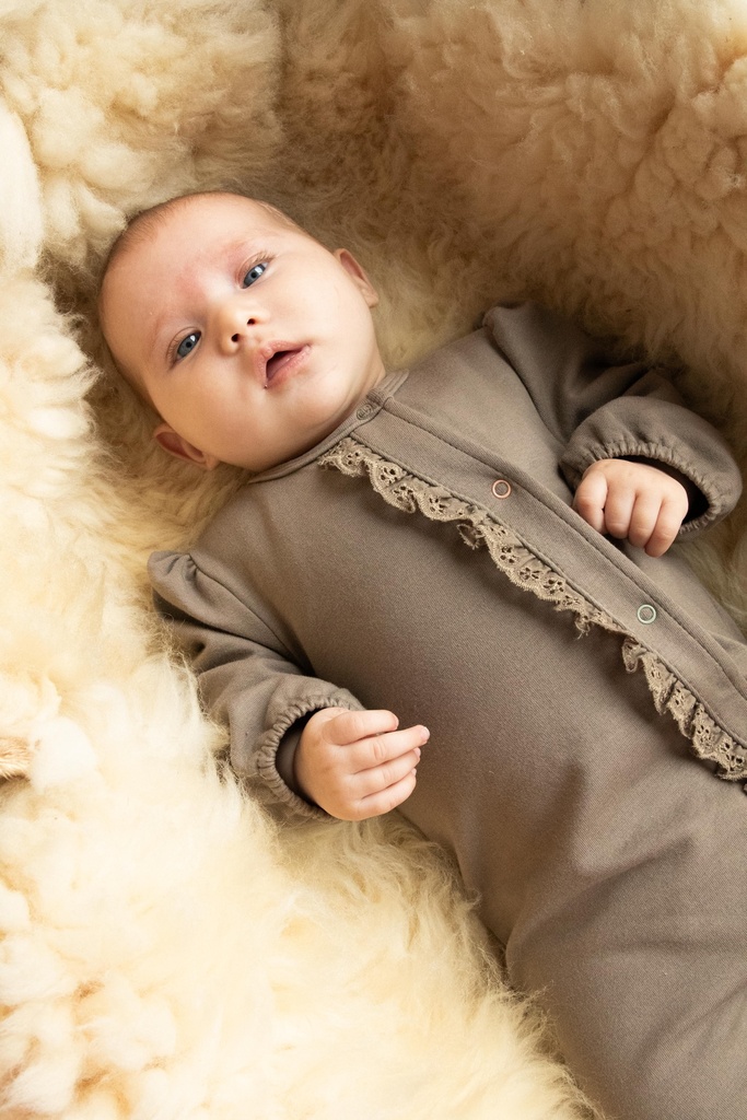 Bess | Kruippak Girls Ruffles Walnut