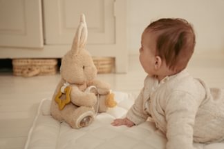 Little Dutch | Activiteitenknuffel Baby Bunny Activity Cuddle Toy 