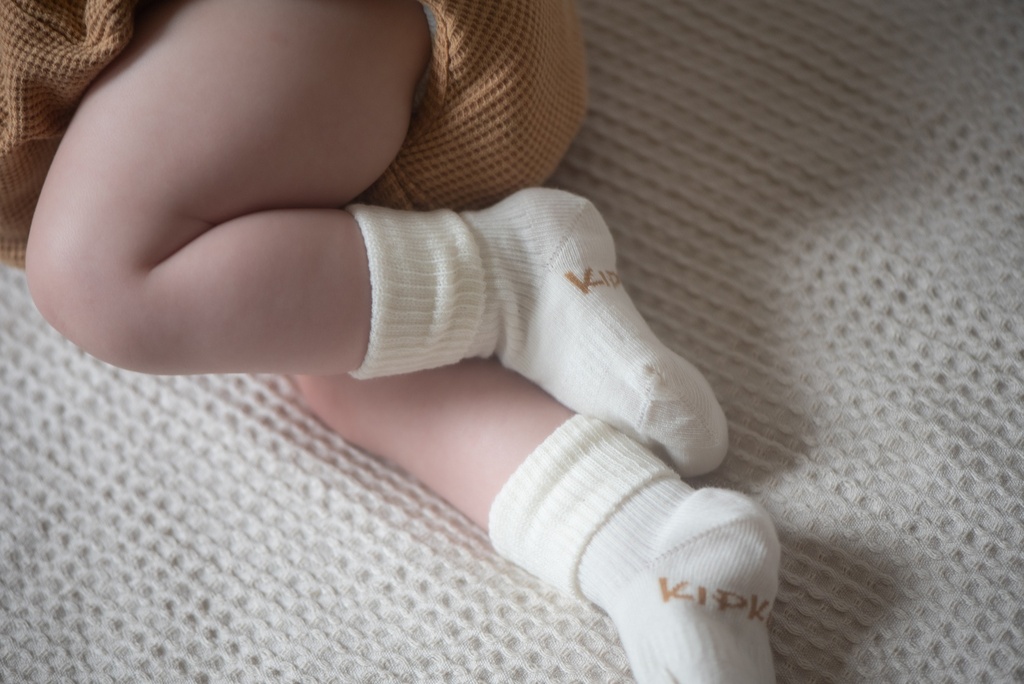 Kipkep | Kousen Stay On Offwhite