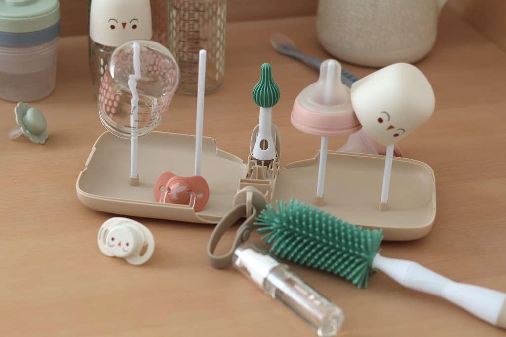 Beaba | Reinigingsset Multifunctioneel Draagbaar Droogrek/Flessenborstel/Accessoireset Clay 