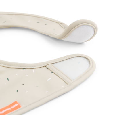 SLABBETJE, Bib W/Velcro 2-Pack, Lalee, sand, velcrosluiting, 26.5x42cm, met kruimelv., waterdicht, 2 stuk(s), 24