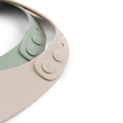 SLABBETJE, Silicone Bib 2-Pack, Lalee, sand/green, siliconen, 19x27cm, met kruimelv., waterdicht, 2 stuk(s), 24