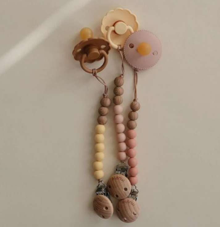 Mushie | Fopspeenketting Eva Powder roze Silicone/hout vr fopspeen met ring