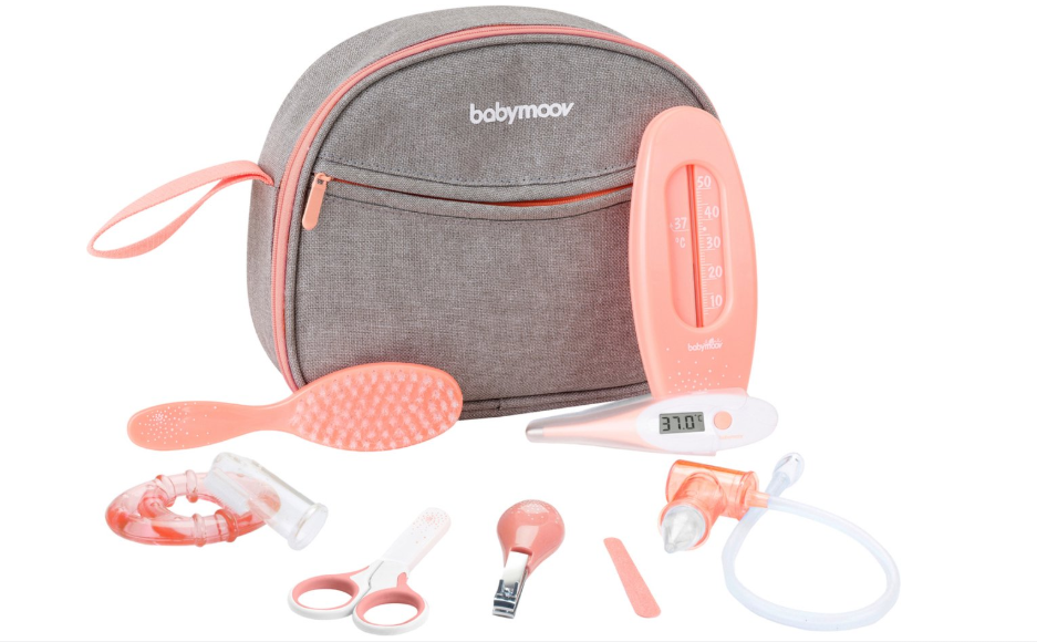 VERZORGINGSSET, 9 delig, peach, in etui, borstel/nagelsch/nagelkn/vijl/bijring/ tandenb/koortstherm/badtherm/neuspomp