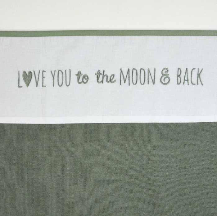LAKEN, 75x100, Love you to the moon & back, forest green, uni met bies, brod tekst, katoen, voor wieg/draagmand/park