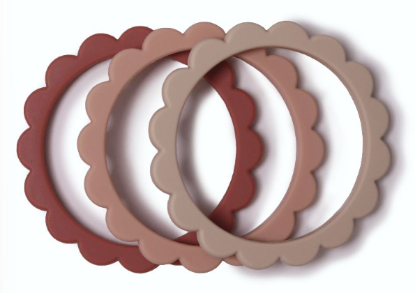 Mushie | Bijtring Flower Bracelet Blush/Rose/Shifting Sand Siliconen Roze +3m