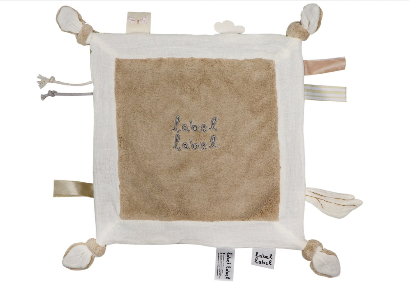 KNUFFELDOEK / DOUDOU, Cuddle Cloth, nougat, ecru, uni/broderie label label, textiel, +activities, vanaf 0 m