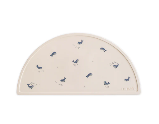 [452101] PLACEMAT, whales, blauw/ecru, all over walvis print, halfrond, silicone, waterafstotend, 1 stuk(s)