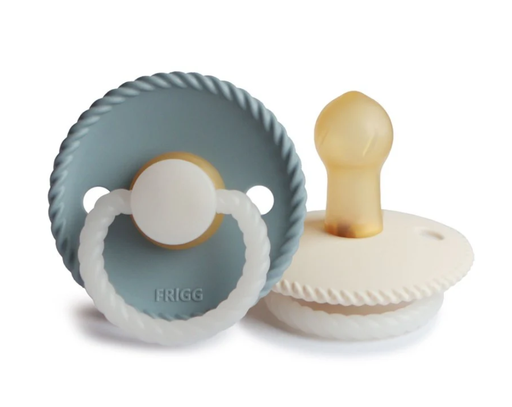 [454521] Frigg | Fopspeen Rope Night Ortho/Physio Rubber Speen Stone Blue/Cream T1 0-6M 2-pack